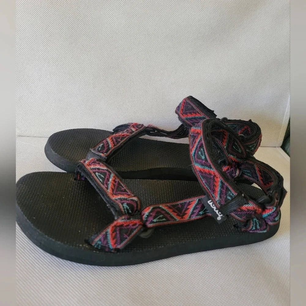 *MEN'S TEVA ORIGINAL UNIVERSE SANDALS (‎ sz 10)